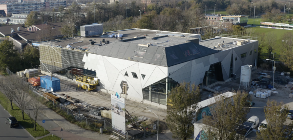 flow gevelbekleding zwembad monster