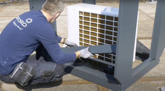 Installatiehandleiding voor DICE warmtepompomkasting van Merford