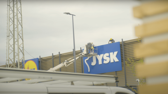 neon design winkelpark ninouter gevel logo's