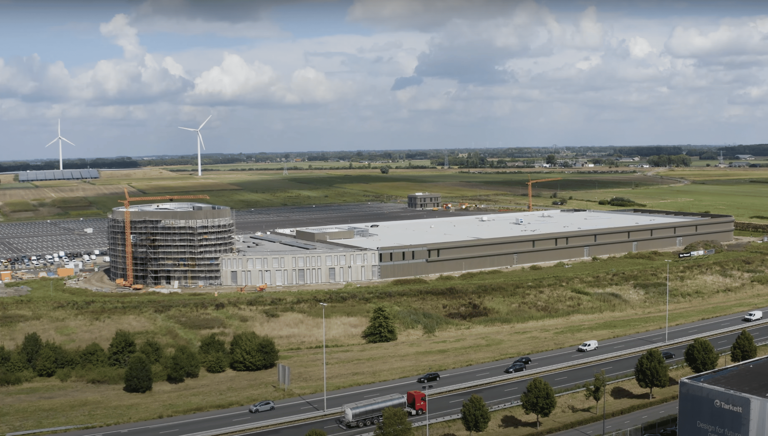 Burgers Verhuur voorziet MGB Cladding Systems van diverse machines