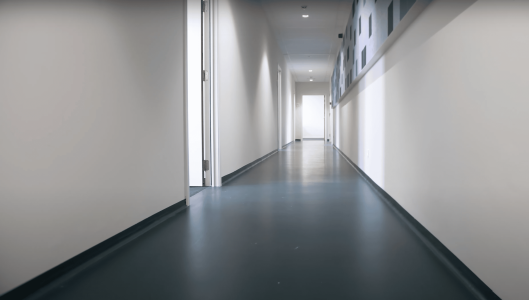 ems floor belgium gevangenis haren vloeren