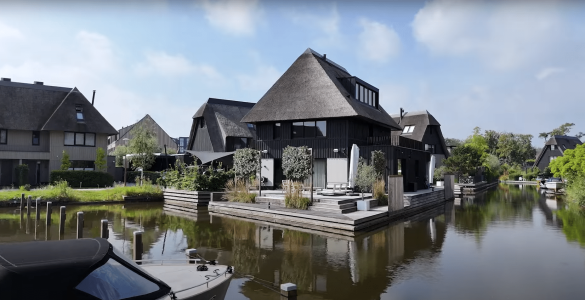 plastica woningbouw muiden