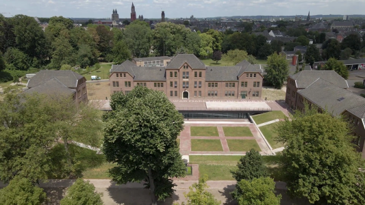 qbiq tapijn maastricht university systeemwanden deuren