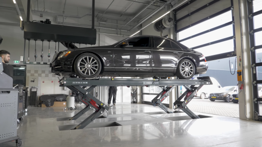 stok vis equipment van mossel mercedes-benz rotterdam