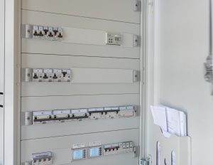 Eltech Paneelbouw levert verdeelinrichtingen voor Fugro in Nootdorp (video)