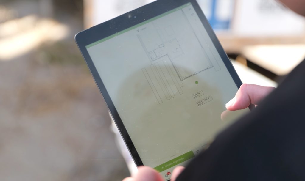 Digitale plattegrond op tablet weergegeven