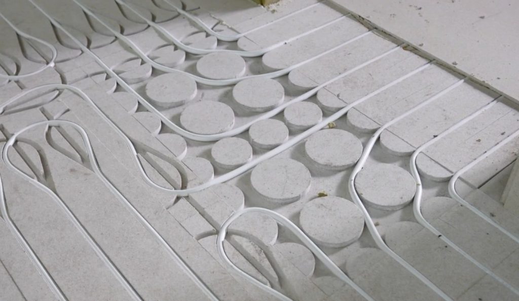 Elektrische vloerverwarming draad op betonvloer